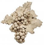 Parceira de uvas. Em biscuit trabalhadas com delicado acabamento artesanal e motivos naturalistas. Medida: 25cm x 20cm.