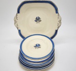 WOODS IVORY WARE - Conjunto de sete peças para servir bolo, em faiança, decoradas com delicado padrão floral no tom predominante azul.