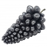 Parreira de uvas em pedras naturais, no tom pretoacinzentado. Medidas: 20 cm x 12 cm.