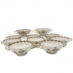 PORCELANA - Dez consumê vintage, em Porcelana oriental da marca Meito Yvory, peças datam das décadas de 1950. decoração policromada e esmaltada com reservas florais.