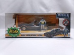 Espetacular Batmóvel clássico 1966 - Carro miniatura diecast - Com a figura do Batman e do Robin- Fabricado pela Jada Toys Linha Metals Diecast - DC - Embalagem original. Escala 1/24. abre portas, as rodas giram livremente