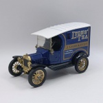 Ford Model T 1915 Van - Carro de coleção miniatura diecast fabricado pela Corgi na Grã Bretanha na escala 1/43 - As rodas giram livremente e os pneus são em borracha.