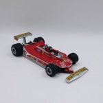 Ferrari 312 T4 - Campeão Mundial de fórmula 1 F1 1979 com o piloto Gilles Villeneuve - Carro de coleção miniatura diecast na escala 1/43. As rodas giram livremente e os pneus são em borracha - Fabricado pela Minichamps