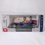 2013 Red Bull Racing RB9 Sebastian Vettel Infiniti - Formula 1 F1 Carro de coleção miniatura escala 1/32 fabricado pela Bburago - Embalagem original. As rodas giram livremente, os pneus são em borracha