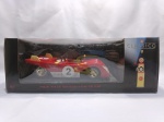 Ferrari 312 P 1972 com Bomba de gasolina - Carro de coleção miniatura diecast fabricada pela MB para a Shell Na escala 1/18 - Linha Collezione Classico - Embalagem original