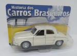 Miniatura  Willys Dauphine ( Gordini)   Coleção História dos Carros Brasileiros  branca  escala 1:43 (12cm)  item de coleção na cartela lacrada  cartela com marca de retirada de etiqueta (vide foto)