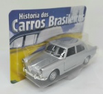 Miniatura Alfa Romeo    Coleção História dos Carros Brasileiros  prata  escala 1:43 (12cm)  item de coleção na cartela lacrada  cartela com marca de retirada de etiqueta (vide foto)