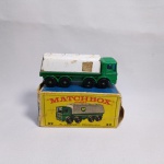 Brinquedo antigo Matchbox / Lesney - Caminhão tanque Leyland Petrol Tanker Ergomatic Cab nº32 - As rodas giram livremente - Embalagem original com detalhes do tempo