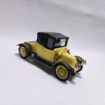 1910 Renault 12/16 - Corgi Classics - Carro de coleção miniatura diecast - Não consta a escala (mede 10cm de comprimento) - As rodas giram livremente - Fabricado na Grã Bretanha