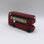 Brinquedo antigo Matchbox / Lesney - Onibus Doubledecker Routemaster Bus - Com adesivo da BP - As rodas giram livremente