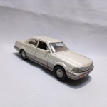 Brinquedo antigo - Toyota Crown Royal Saloon - Fabricado pela Yonezawa Diapet no Japão - Consta na internet escala 1/40 (mede 16.5cm de comprimento) - As rodas giram livremente e os pneus são em borracha - Abre portas, capô e mala - Item exatamente das fotos