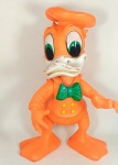 BRINQUEDO ANTIGO - Personagem PATO DONALD - Brinquedos Estrela, na cor laranja. Mede aprox. 32 cm de altura. Necessita uma melhor higienização.