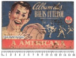 40 - Colecionismo/álbum de futebol - Cópia digital do Álbum das Balas Futebol, do ano de 1943. Mostra os times de São Paulo na época, incluindo o `SPR`, `Ypiranga`, `Jabaquara` e outros times já extintos. Ao todo são 11 times de futebol e a primeira página com os escudos dos 11 times. São12 páginas com um total de 132 figurinhas. Faltam apenas três figurinhas (87, 99 e 119). O álbum mede 12,0 cm X 17,5 cm (dimensões originais do álbum). Atenção: como foi dito trata-se de uma cópia digital, ideal para os estudiosos do futebol, pois há os escudos (completos) e a escalação completa de nove times paulistas do ano de 1943, os outros três times faltam apenas um jogador em cada escalação. Nesta cópia se tentou completar a escalação dos times com figurinhas faltantes, copiadas de álbum semelhante, porém, do ano de 1944.