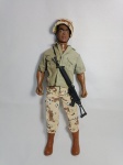 Boneco action Figure tipo GI Joe ou falcon fabricado pela Formative International com soldado americano da Segunda Guerra Mundial. Mede 30cm de altura (escala 1/6) com 2 acessórios e capacete. Sem embalagem (item exatamente das fotos)