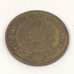 Medalha `Pela Consolidação da Republica` da revolução Federalista (1893 -1894) cunhada pelo governo gaúcho em 1896. Temos no Anverso o Brasão das armas do Rio Grande do Sul e a legenda: `Civismo Valor e Abnegação`, e no Reverso o Brasão das Armas do Brasil e a legenda: `Pela Consolidação da Republica`. Nessa época, o Estado gaúcho vivia uma Guerra Civil (1893-1895), também conhecida como Revolução Federalista, onde se opuseram os que eram a favor da República do Brasil instaurada em 1889 e os que eram contra e por isso, queriam a independência do Rio Grande do Sul. Após mais de dois anos de guerra entre federalistas e republicanos, e milhares de mortes, a guerra acabou com a vitória dos Republicanos. Centenas de medalhas foram cunhadas em 1896 a mando do Governo do Rio Grande do Sul para enaltecer a união da República. 