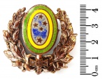 12 - Militaria - Emblema de quepe de Oficial, padrão dos anos 30/40 (incluindo período da FEB). Material em muito bom estado de conservação, ainda com as grapas originais no verso. Material vendido no estado em que se encontra, de acordo com as fotos do anúncio.