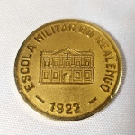 16 - MILITARIA - MEDALHA DA ESCOLA MILITAR DO REALENGO - 1922 - Jubileu de Ouro da Escola Militar do Realengo, Comemorativa do Cinquentenário do Movimento Revolucionário de 05/07/1922. Fabricada em metal dourado, 40mm de diâmetro.