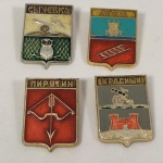 30. Militaria. (4) Pins Soviéticos da Guerra Fria, com motivo BÉLICO. Diferentes 