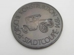 MEDALHA da PORSCHE Calendário de 1971 - Comemorativo ao veículo da marca de 1914 (Vintage Calendar Coin Stadtcoupe 1914). Mede aprox. 04 cm de diâmetro. Na Medalha está escrito Porsche Konstruktion 1914 Stadtcoupe.