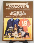 COLECIONISMO - CATÁLOGO MANION´S ACTION Maio de 1996 (ANTIQUES & COLLECTABLES) - com 135 páginas repletas de ilustrações e descrições de peças colecionáveis (Brinquedos, isqueiros Zippo, bonecas, roupas, rádios, insígnias policiais, escotismo, máquinas fotográficas, aviação, entre outros). 