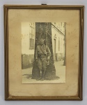 CONDE GUILHERME PRATES - RETRATO DO CONDE GUILHERME DE PRATES UNIFORMIZADO LOGO APÓS SEU ALISTAMENTO JUNTO AS TROPAS  REVOLUCIONÁRIAS PAULISTAS (2. R.C.S ) REGIMENTO DE CAVALARIA ESPECIAL FORMADO PELOS MEMBROS DA SOCIEDADE HÍPICA PAULISTA, CINGE UNIFORME E O QUEPE APREGOADO NO LOTE ANTERIOR. 1932. 26 CM DE ALTURA