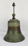 BRASIL IMPÉRIO  GRANDE E BELO SINO EM BRONZE DO SÉCULO XIX CINZELADO COM FOLHAS DE CAFÉ, COM DUAS MEDALHAS EM RELEVO SENDO 1 COM ESFINGE DE DOM PEDRO SEGUNDO IMPERADOR DO BRASIL  E OUTRO COM A INSCRIÇÃO DE PRÊMIO CONFERIDO NA EXPOSIÇÃO NACIONAL 1861. EM EXCELENTE CONDIÇÃO!  MEDINDO 34 CM POR 30 CM.