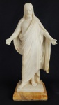 CRISTO DA RESSURREIÇÃO  LINDA EM ESCULTURA EM ALABASTRO REPRESENTANDO CRISTO RESSURRETO EXIBINDO SUAS CHAGAS. EUROPA, INICIO DO SEC. XX. 39 CM DE ALTURA