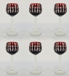 SEIS LINDAS TAÇAS EM DEMI DEMI CRISTAL DOUBLE TRANSLÚCIDO E RUBI. LAPIDAÇÃO EM PROFUNDOS SULCOS VERTICAIS.  FUSTE CONSTRUÍDO EM ANÉIS. EUROPA, SEC. XX. 19 CM DE ALTURA