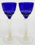 BACCARAT  = MODELO PICADILLY BLUE - DUAS ALTAS TAÇAS EM CRISTAL DE BACCARAT MODELO PICADILLY BLUE COM LAPIDAÇÃO EM SULCOS. EXCELENTE ESTADO DE CONSERVAÇÃO! FRANÇA, SEC. XIX. 22 CM DE ALTURA.