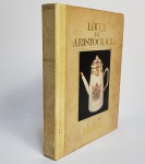 LOUÇA DA ARISTOCRACIA DO BRASIL POR JENNY DREYFUS RARA E MAIS IMPORTANTE OBRA REFERENCIAL DA LOUÇA DOS TITULARES BRASILEIROS. LUXUOSA EDIÇÃO, EM PAPEL COUCHÉ, PROFUSAMENTE ILUSTRADA COM CENTENAS DE FOTOGRAFIAS, NA SUA MAIORIA A CORES, DE IMPORTANTES E RARAS PEÇAS DE PORCELANA, COM A DEVIDA DESCRIÇÃO PORMENORIZADA, ACOMPANHADA DA INDICAÇÃO DA ÉPOCA DE PRODUÇÃO E DA BIOGRAFIA RESUMIDA DOS TITULARES A QUEM AS PEÇAS PERTENCERAM. NOTÁVEL SUBSÍDIO PARA O ESTUDO DA HISTÓRIA SOCIAL BRASILEIRA, COM LARGA PESQUISA DOS SERVIÇOS DOS NOBRES DO IMPÉRIO, DAS SUAS LOUÇAS BRASONADAS, MONOGRAMADAS OU SIMPLESMENTE SEM MARCAS E IDENTIFICADAS PELOS SEUS DESCENDENTES, ALÉM DO ESTUDO DAS IMPORTANTES BAIXELAS DA FAMÍLIA IMPERIAL REINANTE E OUTROS GOVERNANTES DO APARELHO COLONIAL, COMO VICE-REIS, GOVERNADORES, CAPITÃES - GENERAIS E TITULARES PORTUGUESES QUE NO BRASIL PERMANECERAM. BOM EXEMPLAR. CAPA ILUSTRADA COM UMA PEÇA EM PORCELANA QUE OSTENTA AS ARMAS DE D. PEDRO I, IMPERADOR DO BRASIL, E IV DE PORTUGAL RIO DE JANEIRO. MONTEIRO SOARES EDITORES E LIVREIROS. 1982. IN -4º DE 349 -III PÁGS.