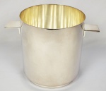 CHRISTOFLE - BELO REFRESCADOR DE GARRAFAS EM METAL ESPESSURADO A PRATA. FEITIO ELEGANTE E CONTEMPORANIO. FRANÇA, 19 X 24 CM