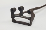 MARQUÊS DE TRÊS RIOS   MARCADOR DE GADO EM FERRO COM MARCA EM FEITIO DE COROA. PEGA EM MADEIRA. MARCA POSSESSÓRIA DE JOAQUIM EGYDIO SOUZA ARANHA, O MARQUÊS DE TRÊS RIOS. DEC. 1870.