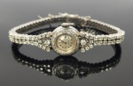 OMEGA  BELISSIMO RELÓGIO COM CAIXA E PULSEIRA EM OURO 18K COM CRAVAÇÃO DE LINDOS  BRILHANTES EXTRA BRANCOS. SÃO 129 BRILHANTES DO TIPO 8 X 8. DOIS BRILHANTES COM APROXIMADAMENTE 10 PONTOS E 22 DIAMENTES. MAGNIFOC E EM EXCELENTE ESTADO DE CONSERVAÇÃO! 18 CM DE COMPRIMENTO. 40,3 G