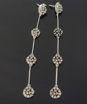 VIVARA - PAR DE LINDOS BRINCOS FORMADO POR MANDALAS CRAVEJADAS DE DIAMANTES. 8 CM DE COMPRIMENTO. 5.5 G