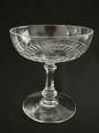 MARQUÊS DE TRÊS RIOS - JOAQUIM EGYDIO DE SOUZA ARANHA   PRIMEIRO SERVIÇO (SERVIÇO DE BARÃO)  LINDA TAÇA PARA CHAMPAGNE EM CRISTAL BACCARAT EM IMPECÁVEL ESTADO DE CONSERVAÇÃO DO SERVIÇO DE BARÃO DO MARQUÊS DE TRÊS RIOS, O PRIMEIRO SERVIÇO ENCOMENDADO PELO TITULAR NA SUA TITULAÇÃO DE BARAO EM 1872. ETÁ REPRODUZIDO NA PAGINA 355 DO LIVRO O CRISTAL NO IMPÉRIO DO BRASIL DE JORGE GETÚLIO VEIGA.  LAPIDADA EM FACETASNO TERÇO INFERIOR E NO BOJO RESERVA COM MONOGRAMA ENTRELAÇADO BESA (BARÃO JOAQUIM EGYDIO SOUZA ARANHA).  10,5  CM DE ALTURA