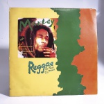 Vinil Bob Marley 1: Reggae - the music of Jamaica. Produto Original. Gravadora CID. Fabricado e distribuído por Companhia Industrial de discos. 1993. Capa (escurecida, com pontos de oxidação e desgastes do material)/contracapa (com pontos de oxidação, escurecida e com desgastes do material) em regular estado de conservação, manchas/pontos de oxidação, marcação do disco, com sinais de uso, manuseio e desgastes. Contém plástico de proteção do disco. Disco com riscos, mesmo que superficiais, podem ocasionar algum nível de ruído na audição. Não contém encarte. Lado A 6 faixas. Lado B 8 faixas.