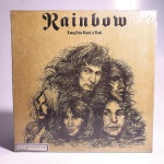 Vinil Rainbow: Long Live Rock n Roll. Produto Original. Gravadora Polydor. Fabricado e distribuído pela Phonogram. 1978. Capa (escurecida, com pontos de oxidação e desgastes do material e etiqueta) /contracapa (com pontos de oxidação, escurecida e com desgastes do material) em regular estado de conservação, manchas/pontos de oxidação, marcação do disco, com sinais de uso, manuseio e desgastes. Contém plástico de proteção do disco. Disco com riscos, mesmo que superficiais, podem ocasionar algum nível de ruído na audição. Não contém encarte. Lado A faixas. Lado B faixas.