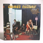 Vinil Cosmo 's Factory: Creedence clearwater revival. Produto Original. Gravadora Liberty. Fabricado e distribuído pela RCA s/a. 1970. Capa (escurecida, com pontos de oxidação e desgastes do material)/contracapa (com pontos de oxidação, escurecida e com desgastes do material) em regular estado de conservação, manchas/pontos de oxidação, marcação do disco, com sinais de uso, manuseio e desgastes. Contém plástico de proteção do disco. Disco com riscos, mesmo que superficiais, podem ocasionar algum nível de ruído na audição. Não contém encarte. Lado A 6 faixas. Lado B 5 faixas.