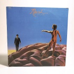 Vinil Rush: Hemispheres. Produto Original. Gravadora Mercury. Fabricado e distribuído por Polygram Discos Ltda. 1979. Capa (escurecida, com pontos de oxidação e desgastes do material)/contracapa (com pontos de oxidação, escurecida e com desgastes do material) em regular estado de conservação, manchas/pontos de oxidação, marcação do disco, com sinais de uso, manuseio e desgastes. Contém plástico de proteção do disco. Disco com riscos, mesmo que superficiais, podem ocasionar algum nível de ruído na audição. Não contém encarte. Lado A 6  faixas. Lado B 3 faixas.
