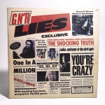 Vinil Guns N Roses: Live?!*@ Like a suicide. Produto Original. Gravadora Geffen Records. Fabricado e distribuído por BMG Ariola discos Ltda. 1989. Capa (escurecida, com pontos de oxidação e desgastes do material)/contracapa (com pontos de oxidação, escurecida e com desgastes do material) em regular estado de conservação, manchas/pontos de oxidação, marcação do disco, com sinais de uso, manuseio e desgastes. Contém plástico de proteção do disco. Disco com riscos, mesmo que superficiais, podem ocasionar algum nível de ruído na audição. Contém encarte. Lado A 4 faixas. Lado B 4 faixas.