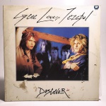 Vinil Gene Loves Jezebel: Discover. Produto Original. Gravadora Beggars Barquei. Fabricado e distribuído por BMG Ariola discos Ltda. 1987. Capa (com esfoliações, escurecida, com pontos de oxidação e desgastes do material)/contracapa (com pontos de oxidação, escurecida e com desgastes do material) em regular estado de conservação, manchas/pontos de oxidação, marcação do disco, com sinais de uso, manuseio e desgastes. Contém plástico de proteção do disco. Disco com riscos, mesmo que superficiais, podem ocasionar algum nível de ruído na audição. Contém encarte. Lado A 5 faixas. Lado B 5 faixas.