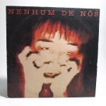 Vinil Nenhum de nós. Produto Original. Gravadora Plug. Fabricado e distribuído por BMG Ariola discos Ltda. 1987. Capa (escurecida, com pontos de oxidação e desgastes do material)/contracapa (com pontos de oxidação, escurecida e com desgastes do material) em regular estado de conservação, manchas/pontos de oxidação, marcação do disco, com sinais de uso, manuseio e desgastes. Disco com riscos, mesmo que superficiais, podem ocasionar algum nível de ruído na audição. Não contém encarte. Lado A 5 faixas. Lado B 5 faixas.