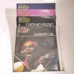 Vinil 1 Dorival Caymmi: MPB. Produto Original. Gravadora RCA. Fabricado e distribuído por RCA Eletrônica Ltda. 1976. Capa (escurecida, com pontos de oxidação e desgastes do material)/contracapa (com pontos de oxidação, escurecida e com desgastes do material) em regular estado de conservação, manchas/pontos de oxidação, marcação do disco, páginas oxidadas, com sinais de uso, manuseio e desgastes. Contém plástico de proteção do disco. Disco com riscos, mesmo que superficiais, podem ocasionar algum nível de ruído na audição. Contém encarte. Lado A 5 faixas. Lado B 3 faixas.Vinil 2 Raul Seixas, Moraes Moreira e novos Baianos: MPB. Produto Original. Gravadora Abril Cultural. Fabricado e distribuído por Gravações Elétricas s/a. 1978. Capa (escurecida, com pontos de oxidação e desgastes do material)/contracapa (com pontos de oxidação, escurecida e com desgastes do material) em regular estado de conservação, manchas/pontos de oxidação, marcação do disco, páginas oxidadas, com sinais de uso, manuseio e desgastes. Contém plástico de proteção do disco. Disco com riscos, mesmo que superficiais, podem ocasionar algum nível de ruído na audição. Contém encarte. Lado A 4 faixas. Lado B 4 faixas.Vinil 3 Gilberto Gil: MPB. Produto Original. Gravadora Abril Cultural. Fabricado e distribuído por Tapecar gravações s.a. 1977. Capa (escurecida, com pontos de oxidação e desgastes do material)/contracapa (com pontos de oxidação, escurecida e com desgastes do material) em regular estado de conservação, manchas/pontos de oxidação, marcação do disco, páginas oxidadas, com sinais de uso, manuseio e desgastes. Disco com riscos, mesmo que superficiais, podem ocasionar algum nível de ruído na audição. Contém encarte. Lado A 4 faixas. Lado B 4 faixas.Vinil 4 Caetano Veloso: MPB. Produto Original. Gravadora Abril Cultural. Fabricado e distribuído por RCA Eletrônica Ltda. 1977. Capa (escurecida, com pontos de oxidação e desgastes do material)/contracapa (com pontos de oxidação, escurecida e com desgastes do material) em regular estado de conservação, manchas/pontos de oxidação, marcação do disco, páginas oxidadas, com sinais de uso, manuseio e desgastes. Contém plástico de proteção do disco. Disco com riscos, mesmo que superficiais, podem ocasionar algum nível de ruído na audição. Contém encarte. Lado A 4 faixas. Lado B 4 faixas.