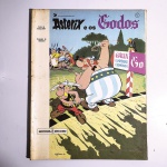 Livro: Asterix e os godos. Goscinny e Uderzo. Idioma: Português. Rio de Janeiro, 1969. Editora Record. 48 páginas. Brochura. Livro em regular estado de conservação. Corte escurecido com oxidações. Capa, contracapa e lombada com marcas de manuseio e oxidações. Miolo com manchas de oxidação. Não possui grifo ou rasura. 
