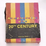 Box - Art and Architecture of the 20th Century(Vol 1 e 2). Dorothea Eimert. Idioma: Inglês. Paris, 2010. Editora Parkstone. 255 páginas cada. Capa dura. Livros em bom estado de conservação. Não possuem grifo ou rasura. Box com desgastes; lateral aberta e com fita.