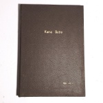 Teologia Hindu: Kama Sutra. Vatsyayana; traduzido por V Sans Esprit Krisnara Th. Idioma: Português. Editora Cupido. 205 páginas. Capa dura. Livro em regular estado de conservação. Corte e miolo escurecidos por oxidação. Capa, con