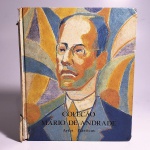 Coleção Mário de Andrade: Artes Plásticas. Marta Rossetti Batista e Yone Soares de Lima. Idioma: Português. São Paulo, 1984. Editora Instituto de Estudos Brasileiros Universidade de São Paulo. 316 páginas. Capa dura. Livro em regular estado de conservação. Corte e miolo escurecidos por oxidação, algumas páginas possuem furo. Capa e contracapa com marcas de manuseio e oxidações, lombada oxidada e com danos e rasgos na superfície. Não possui grifo ou rasura.