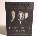Star Trek: the next generation - The continuing Mission. Judith e Garfiekd Reeves-Stevens. Idioma: Inglês. New York, 1997. Editora Pocket Books. 270 páginas. Capa dura. Livro em regular estado de conservação. Capa, contracapa e lombada com marcas de manuseio. Miolo levemente amarelado. Não possui grifo ou rasura.