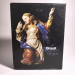 Brasil Barroco : Entre céu e terra - Box. União Latina. Idioma: Português e Francês. Paris, 2000. Editora União Latina. Capa dura. Livros em bom estado de conservação. Não possuem grifo ou rasura. Caixa com algumas marcas de manuseio.