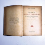 Castro Alves; poesias escolhidas. Idioma: Português. Rio de Janeiro, 1947. Editora Imprensa Nacional. 463 páginas. Capa dura. Livro em regular estado de conservação, com sinais de ação do tempo. Corte e miolo escurecidos por oxidação. Não possui grifo ou rasura.